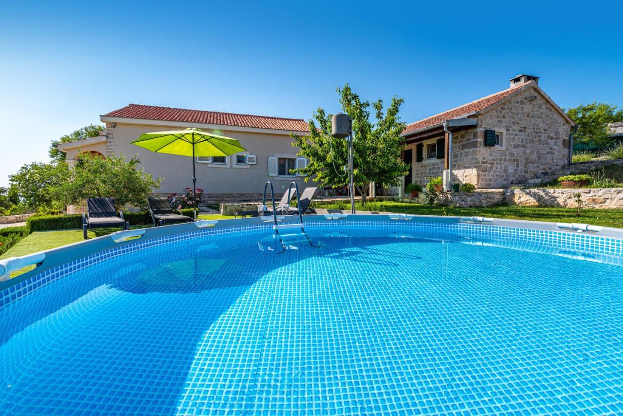 Holiday Home Ante With Beautiful Private Garden Nadin Exteriör bild