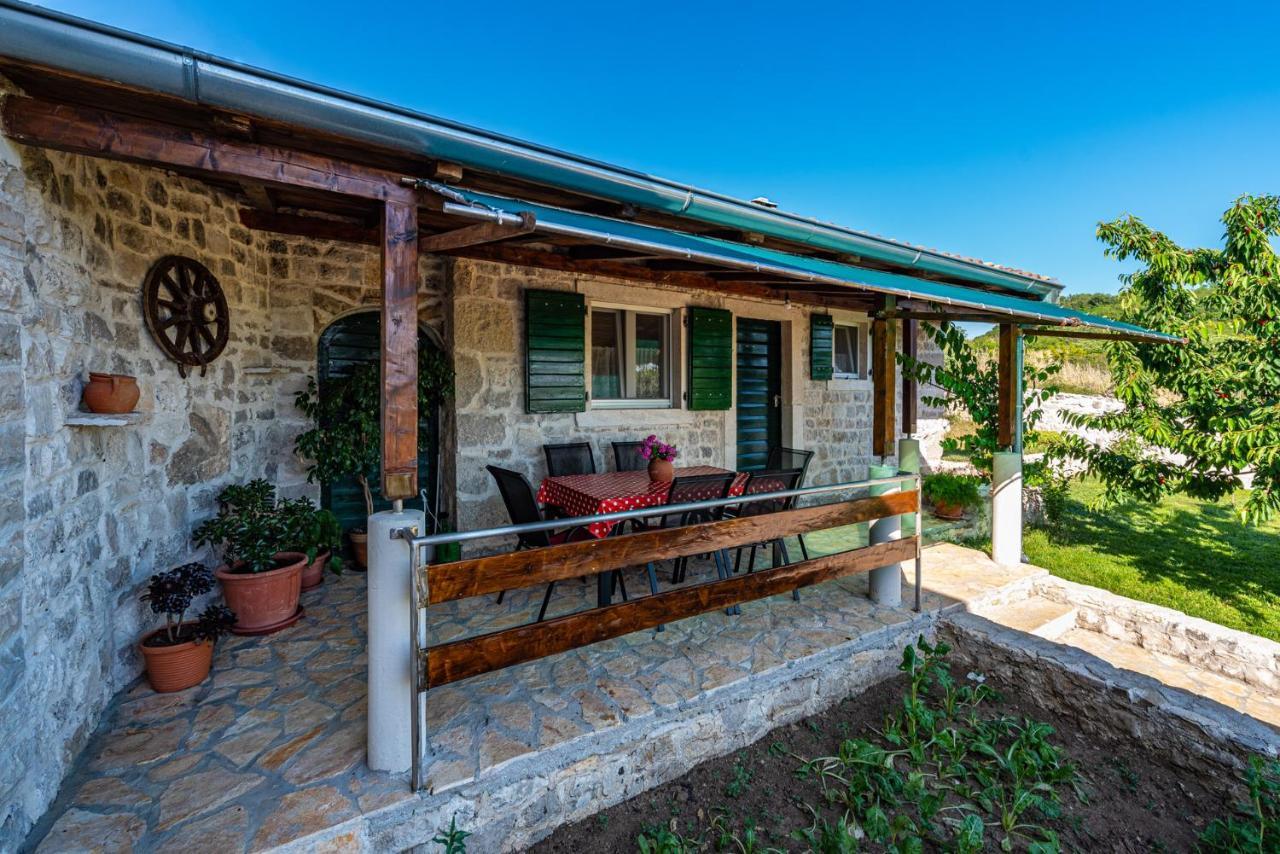 Holiday Home Ante With Beautiful Private Garden Nadin Exteriör bild