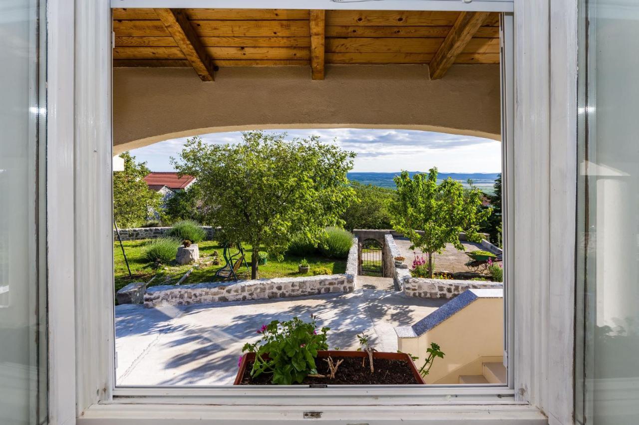 Holiday Home Ante With Beautiful Private Garden Nadin Exteriör bild