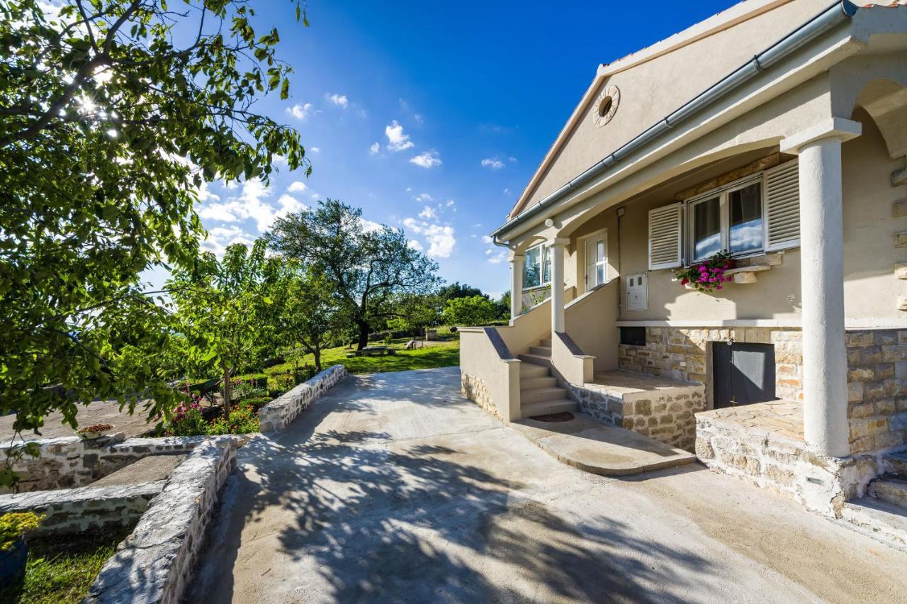 Holiday Home Ante With Beautiful Private Garden Nadin Exteriör bild
